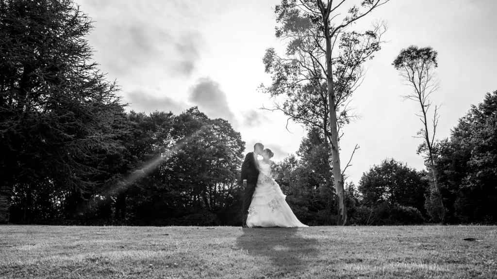 photographe Crozon, mariés dans la nature mariage au manoir des indes