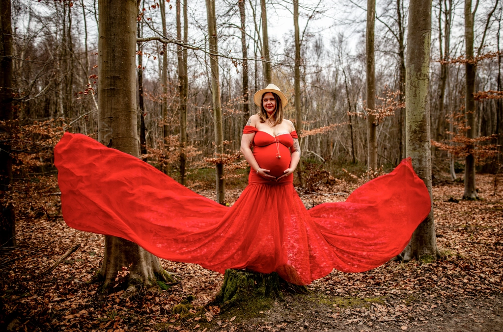 Séance Photo de grossesse , femme dans les bois