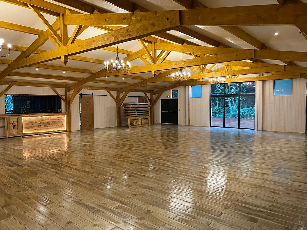 salle de récéption au coin du bois